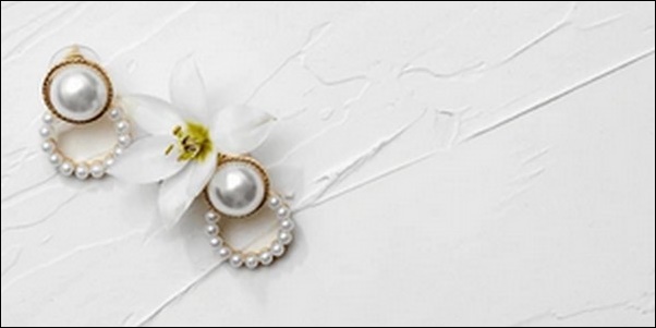 花のピアス