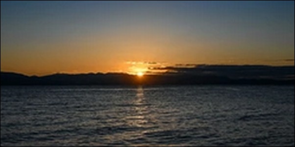 朝日を浴びながら恋愛成就をイメージする